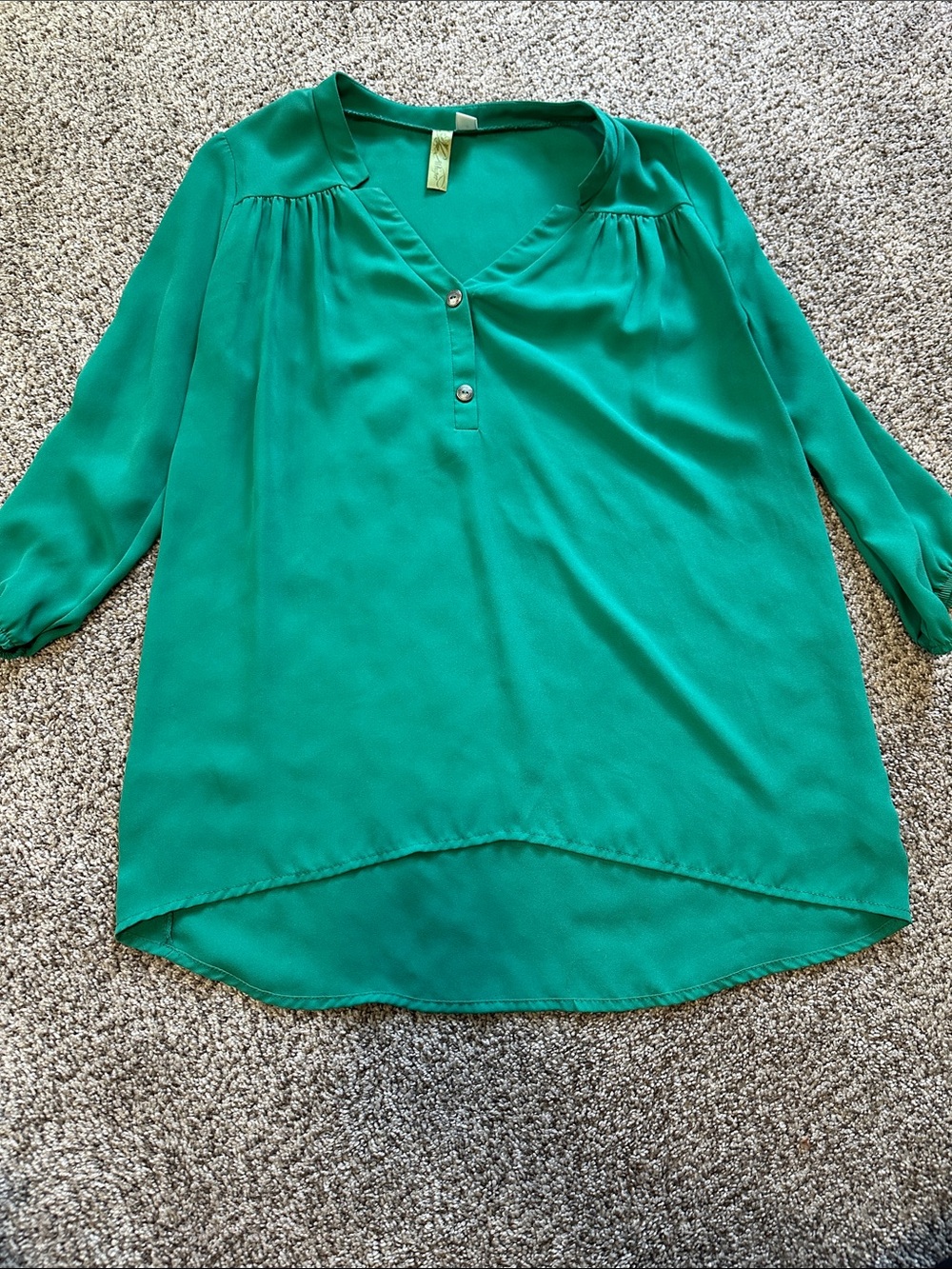 Women’s Francesca’s top